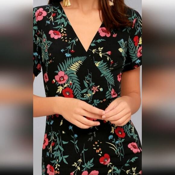 Lulu's Night in the Jungle Dark Floral Body Hugging V-Neck Mini Dress S - Picture 10 of 10